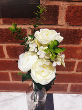 Load image into Gallery viewer, White Flower Bunch
