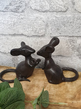 Load image into Gallery viewer, Cast Iron Mice set
